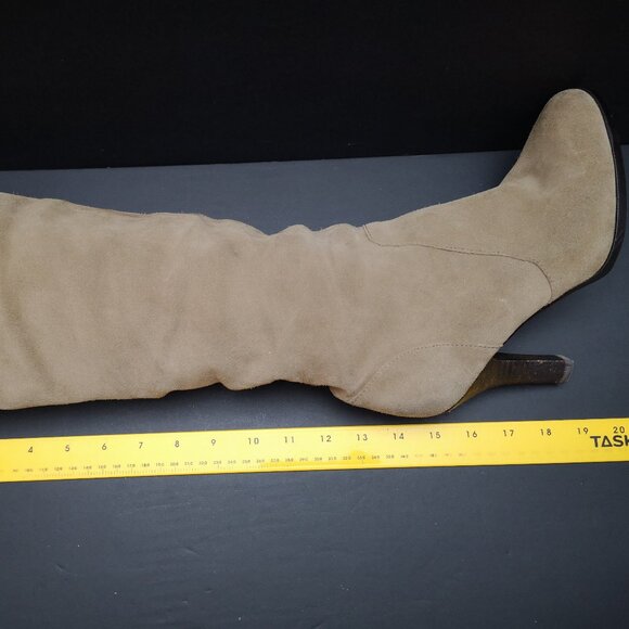 Sofft Ladies Size 7.5 Light Tan Knee High Heeled Pull On Style Suede Boots - Picture 7 of 10